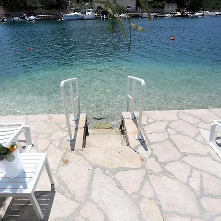 Apartments Seaside Apartment Bobovisca
