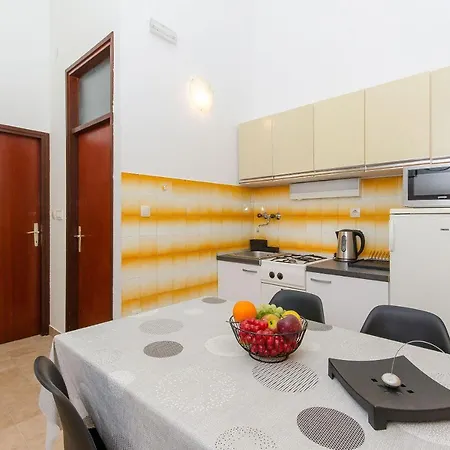 Apartment Apartments Seaside Bobovisca