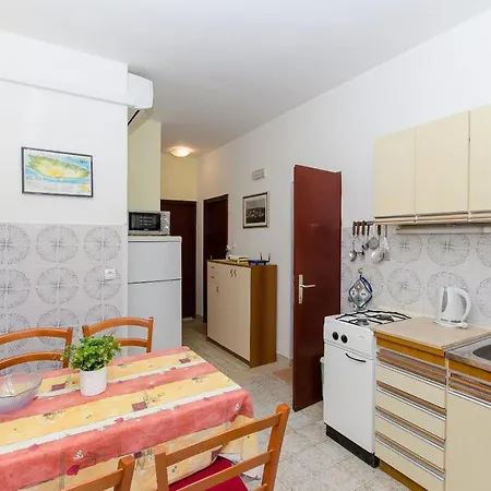 Apartment Apartments Seaside Bobovisca