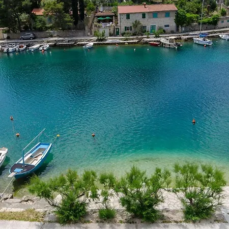 Apartments Seaside Apartment Bobovisca