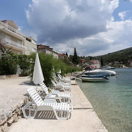 Apartments Seaside Apartment Bobovisca
